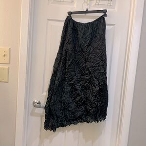 Bohemian but classy French version of a crinkle skirt. Never worn, tags off